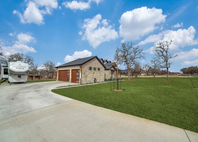 4-bedroom rental at 196 Bobby Lynn Dr. in Adkins, TX — photo 3