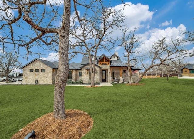 4-bedroom rental at 196 Bobby Lynn Dr. in Adkins, TX — photo 4