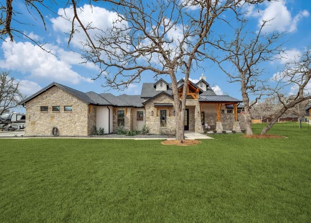 4-bedroom rental at 196 Bobby Lynn Dr. in Adkins, TX — photo 5