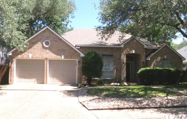4-bedroom rental at 14 Grogans Mill Dr in San Antonio, TX — photo 2