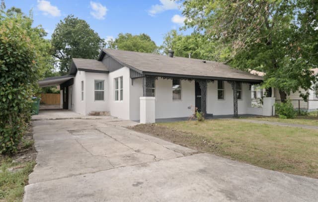 3-bedroom rental at 1627 W Mariposa Dr in San Antonio, TX — photo 2