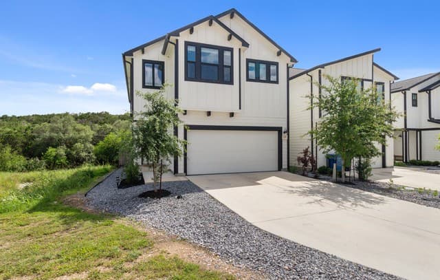 3-bedroom rental at 16011 Babcock Road #25 in San Antonio, TX — photo 1