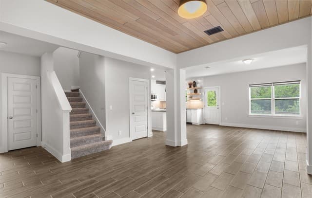 3-bedroom rental at 16011 Babcock Road #25 in San Antonio, TX — photo 5