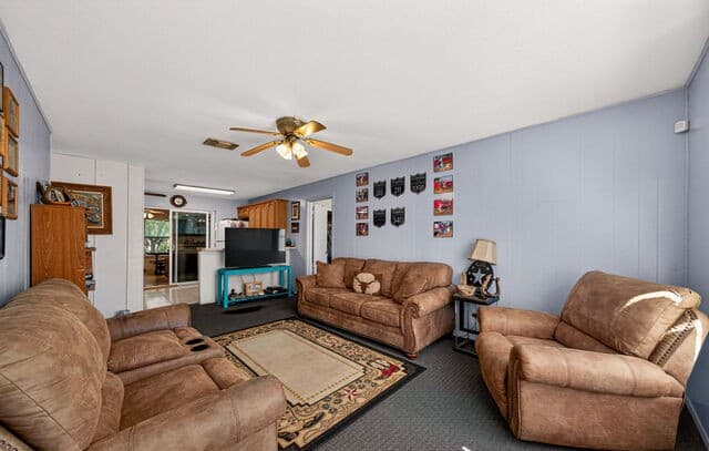 4-bedroom rental at 15505 Bradley in Atascosa, TX — photo 5