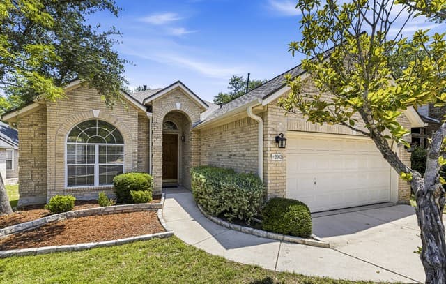 3-bedroom rental at 2002 Simpson Trl in San Antonio, TX — photo 1