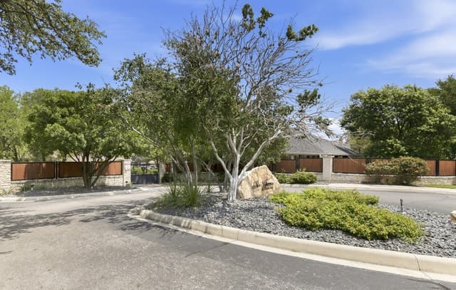 3-bedroom rental at 2002 Simpson Trl in San Antonio, TX — photo 3