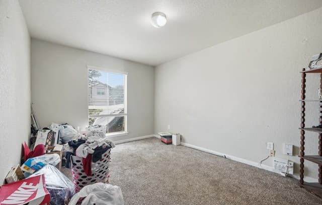 3-bedroom rental at 5919 Cielo Rnch in San Antonio, TX — photo 3