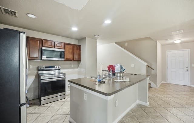 3-bedroom rental at 5919 Cielo Rnch in San Antonio, TX — photo 5
