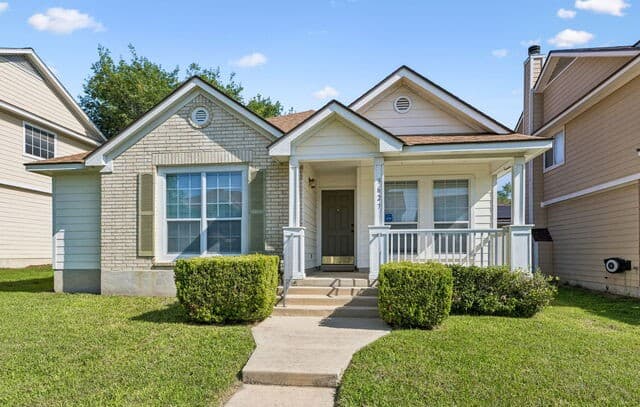 3-bedroom rental at 9627 Summer Vail in San Antonio, TX — photo 1
