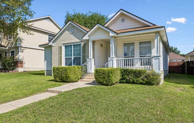 3-bedroom rental at 9627 Summer Vail in San Antonio, TX — photo 4