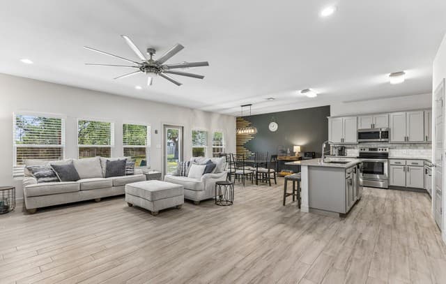 3-bedroom rental at 118 Red Tail Cv in Spring Branch, TX — photo 5