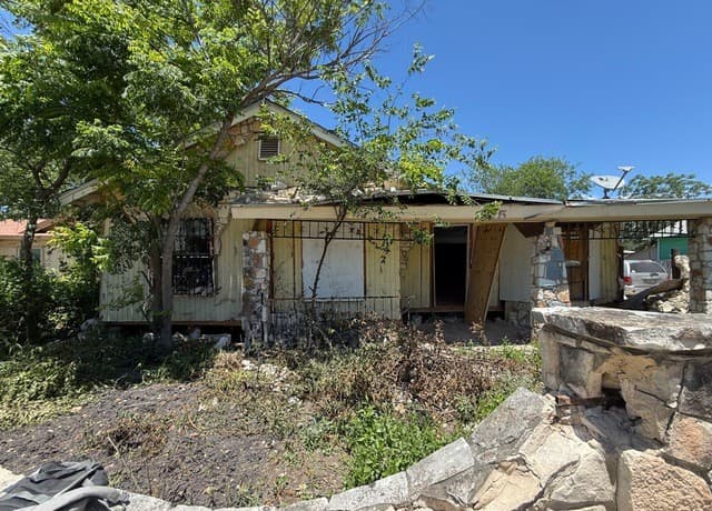 3-bedroom rental at 515 Gould St in San Antonio, TX — photo 3