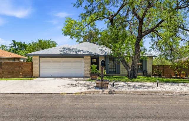 3-bedroom rental at 5106 Tree Top St in San Antonio, TX — photo 2