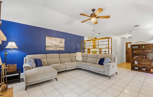 3-bedroom rental at 5106 Tree Top St in San Antonio, TX — photo 5