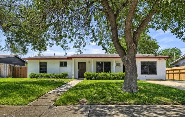 4-bedroom rental at 6906 Martinique Dr in San Antonio, TX — photo 1