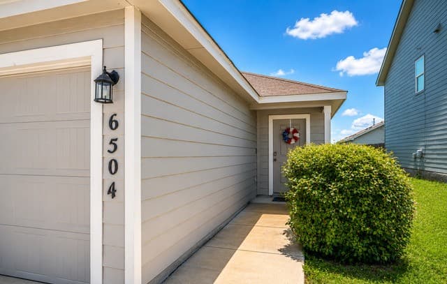 3-bedroom rental at 6504 Arid Way in San Antonio, TX — photo 2