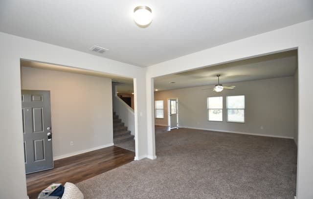 3-bedroom rental at 9111 Spigel Way in Converse, TX — photo 5