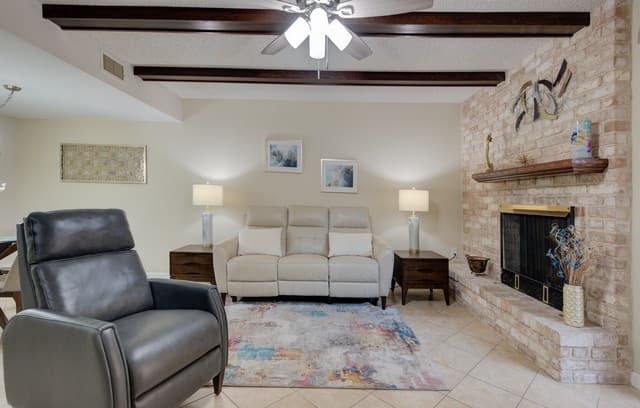 2-bedroom rental at 11303 Vance Jackson Unit L2 in San Antonio, TX — photo 4