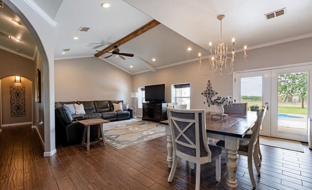 4-bedroom rental at 366 County Road 2543 in Moore, TX — photo 5