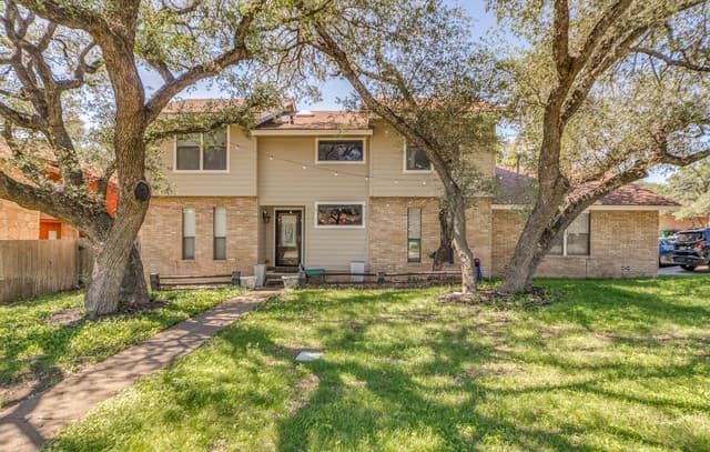 4-bedroom rental at 4518 Meredith Woods St in San Antonio, TX — photo 2