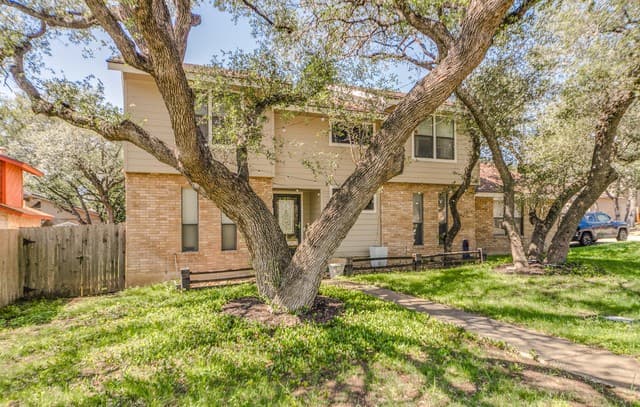 4-bedroom rental at 4518 Meredith Woods St in San Antonio, TX — photo 3