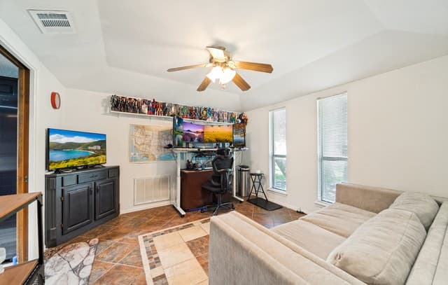 4-bedroom rental at 4518 Meredith Woods St in San Antonio, TX — photo 5