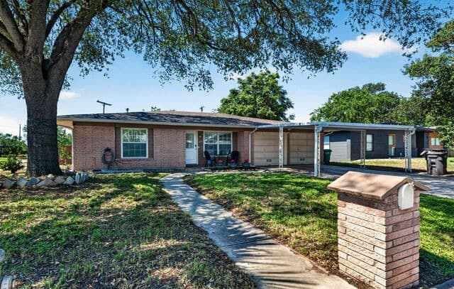 3-bedroom rental at 486 Hialeah in San Antonio, TX — photo 4