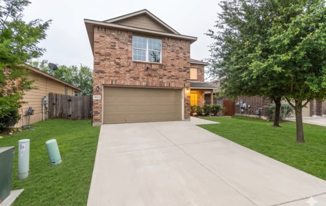 3-bedroom rental at 2923 Sunset Bnd in San Antonio, TX — photo 2