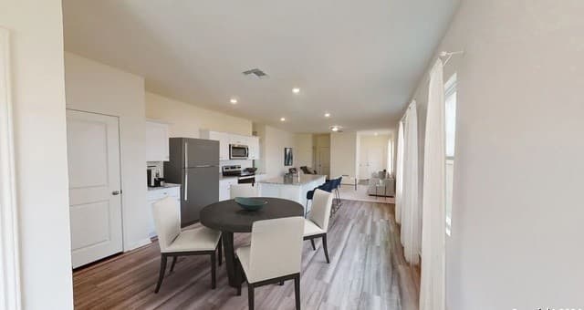 3-bedroom rental at 927 Dankworth in San Antonio, TX — photo 2