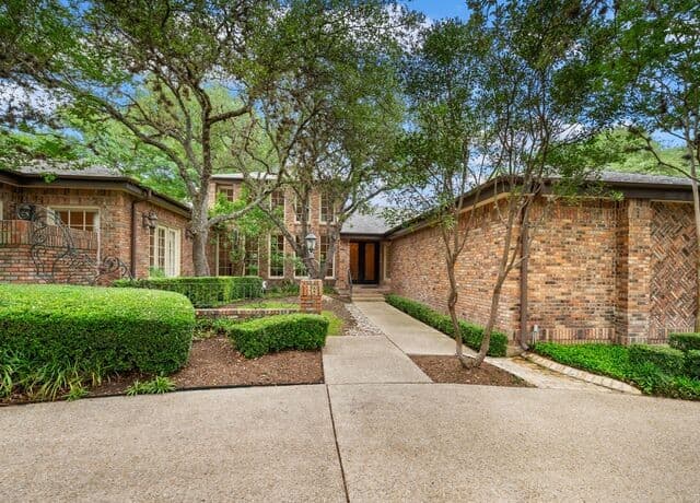 3-bedroom rental at 16 Galleria Drive in San Antonio, TX — photo 3