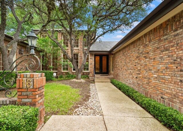 3-bedroom rental at 16 Galleria Drive in San Antonio, TX — photo 4