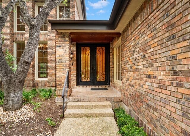 3-bedroom rental at 16 Galleria Drive in San Antonio, TX — photo 5