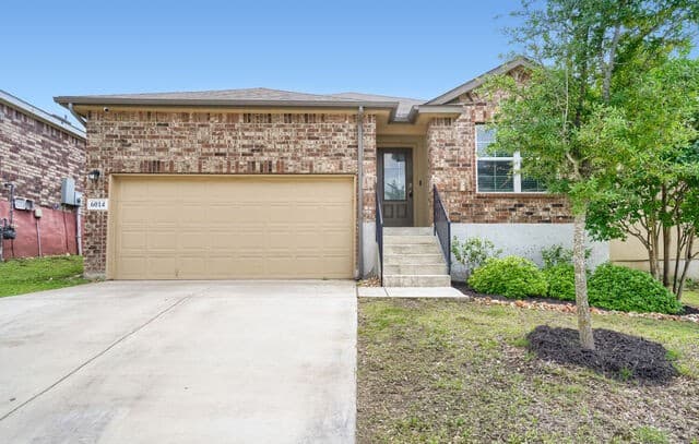 4-bedroom rental at 6014 Akin Quay in San Antonio, TX — photo 2