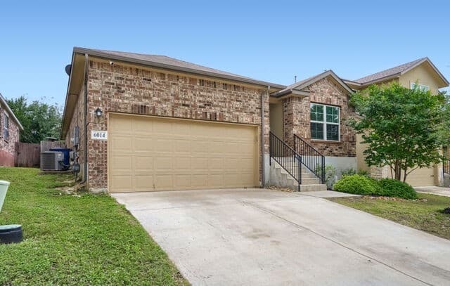 4-bedroom rental at 6014 Akin Quay in San Antonio, TX — photo 3
