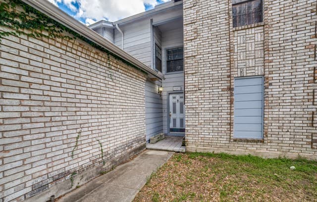 3-bedroom rental at 9502 Coolbrook in San Antonio, TX — photo 3