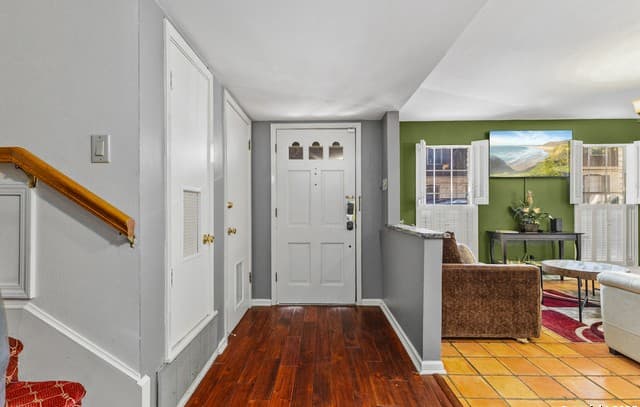 3-bedroom rental at 1045 Shook Ave Unit 106 in San Antonio, TX — photo 3