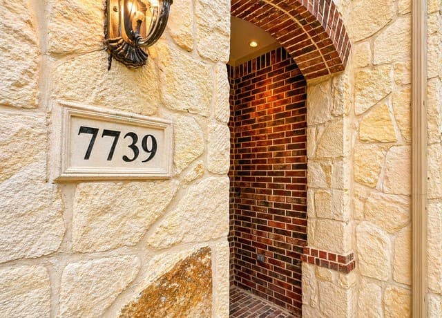 5-bedroom rental at 7739 Winecup HL in San Antonio, TX — photo 3