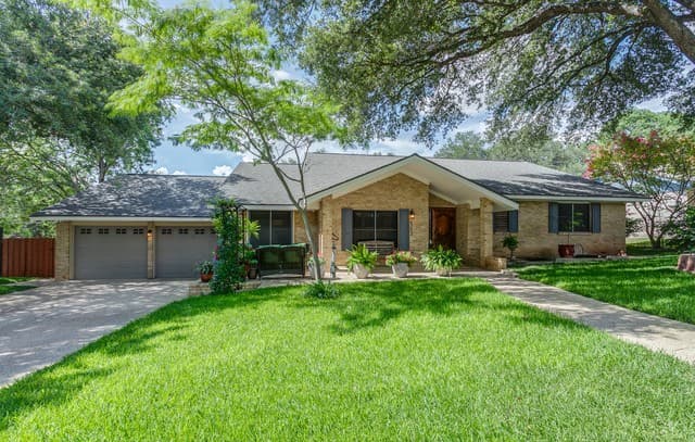 5-bedroom rental at 6003 Wildwind in Windcrest, TX — photo 1
