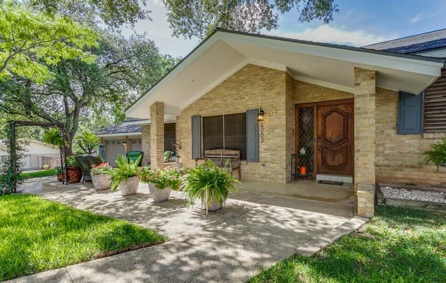 5-bedroom rental at 6003 Wildwind in Windcrest, TX — photo 4