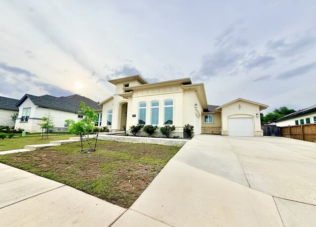 4-bedroom rental at 4051 Wood Crk in San Antonio, TX — photo 4