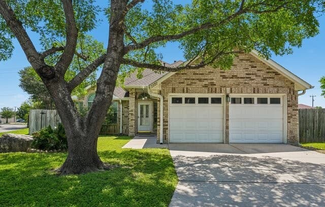 4-bedroom rental at 3522 Lake Towne Ct in San Antonio, TX — photo 1