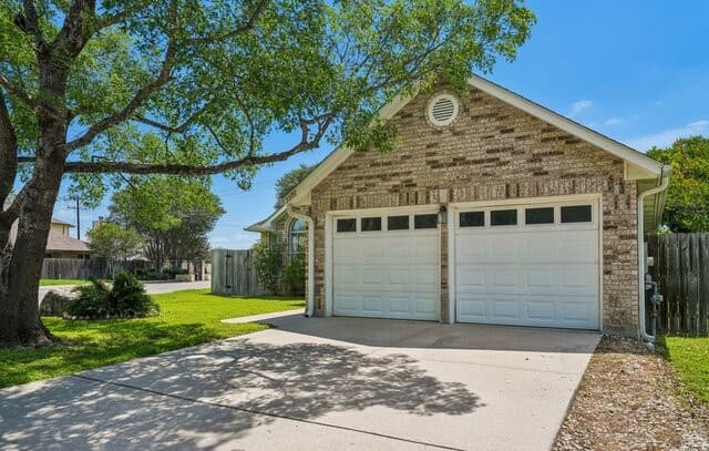 4-bedroom rental at 3522 Lake Towne Ct in San Antonio, TX — photo 2