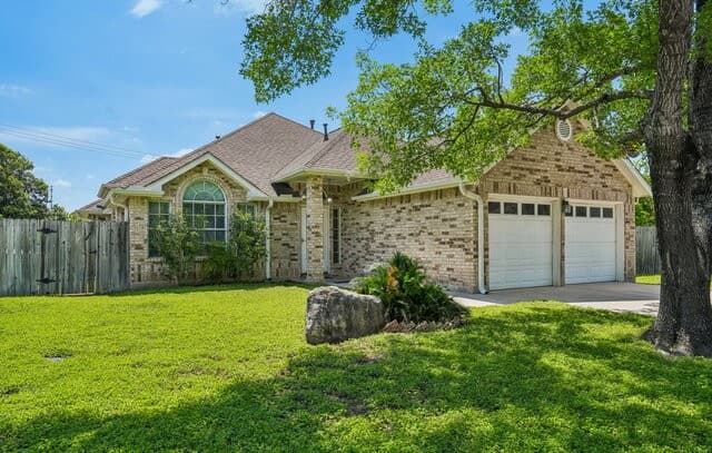 4-bedroom rental at 3522 Lake Towne Ct in San Antonio, TX — photo 3