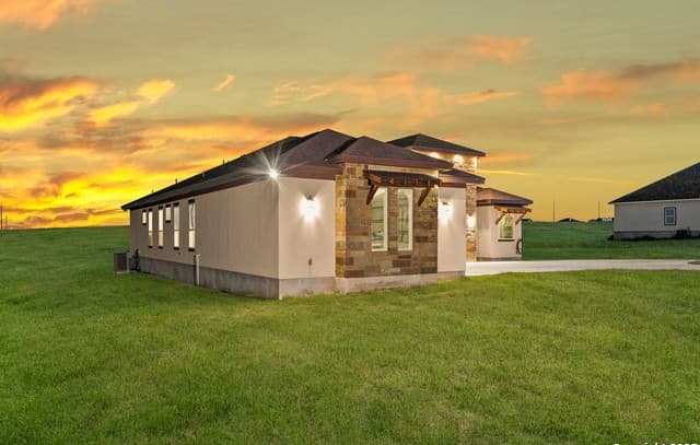 4-bedroom rental at 140 Summer Meadow Dr in La Vernia, TX — photo 4