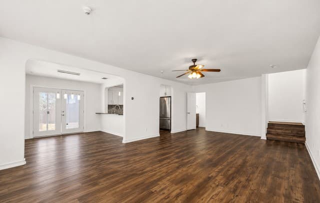 3-bedroom rental at 3814 Flyer Vista in San Antonio, TX — photo 2