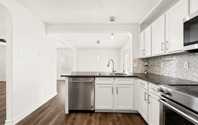 3-bedroom rental at 3814 Flyer Vista in San Antonio, TX — photo 4