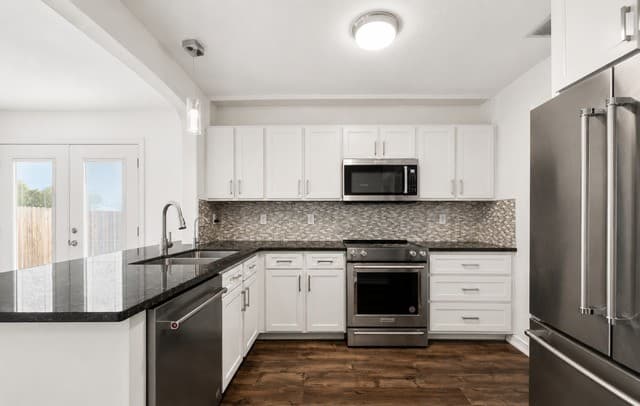 3-bedroom rental at 3814 Flyer Vista in San Antonio, TX — photo 5