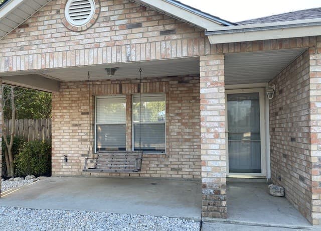 3-bedroom rental at 13303 Pecan Glade in San Antonio, TX — photo 1