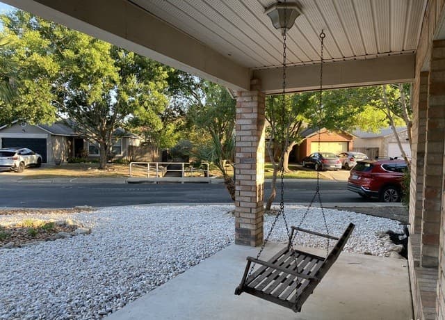 3-bedroom rental at 13303 Pecan Glade in San Antonio, TX — photo 2