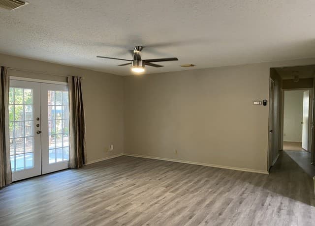 3-bedroom rental at 13303 Pecan Glade in San Antonio, TX — photo 5